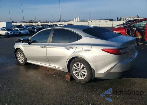 2025 Toyota Camry Le z USA, uszkodzony, nr VIN 4T1DAACK2SU070219